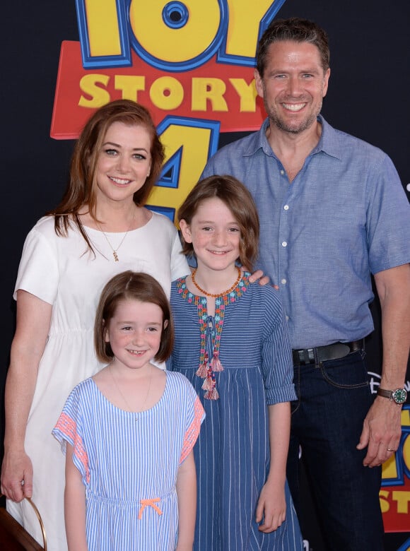 Alyson Hannigan, son mari Alexis Denisof et leurs filles Satyana et Keeva à la première du film d'animation Disney et Pixar "Toy Story 4" au théâtre El Capitan à Los Angeles, Californie, Etats-Unis, le 11 juin 2019. 