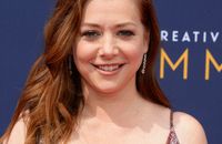 Alyson Hannigan : Sortie shopping avec sa fille Satyana qui a énormément changé !