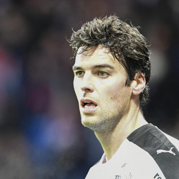 Yoann Gourcuff - Karine Ferri encourage son compagnon Yoann Gourcuff lors du match Psg-Rennes au Parc des Princes à Paris le 6 novembre 2016. (victoire 4-0 du Psg) © Pierre Perusseau/Bestimage