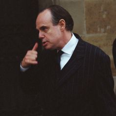 Frédéric Mitterrand lors de l'enterrement de son père Robert Mitterrand en 2002 à la chapelle de l'école militaire à Paris