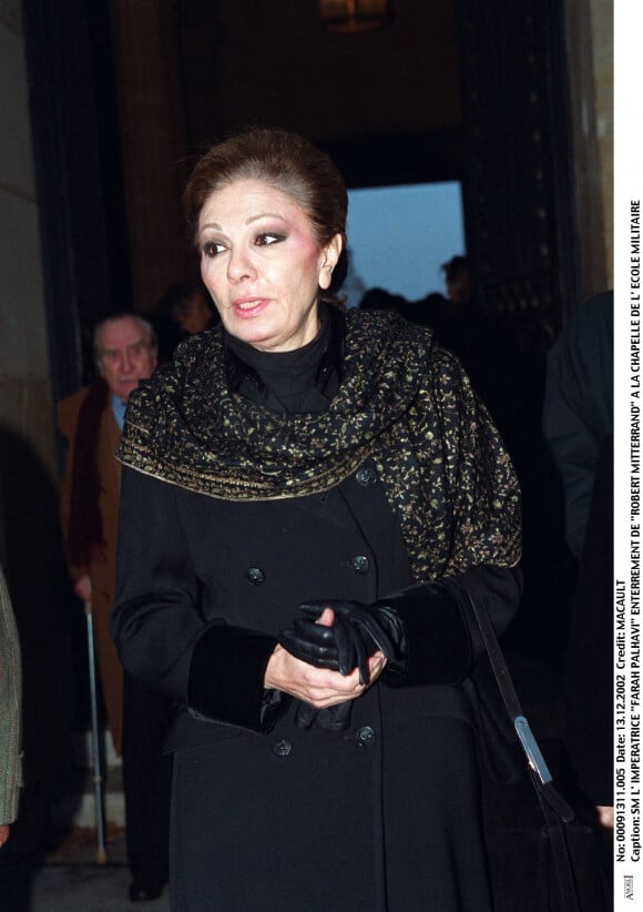 SM l'impératrice Farah Diba Pahlavi à l'enterrement de Robert Mitterrand en 2002