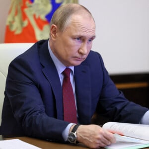 Vladimir Poutine en video-conférence depuis sa résidence Novo-Ogaryovo. Le 1er juin 2022 