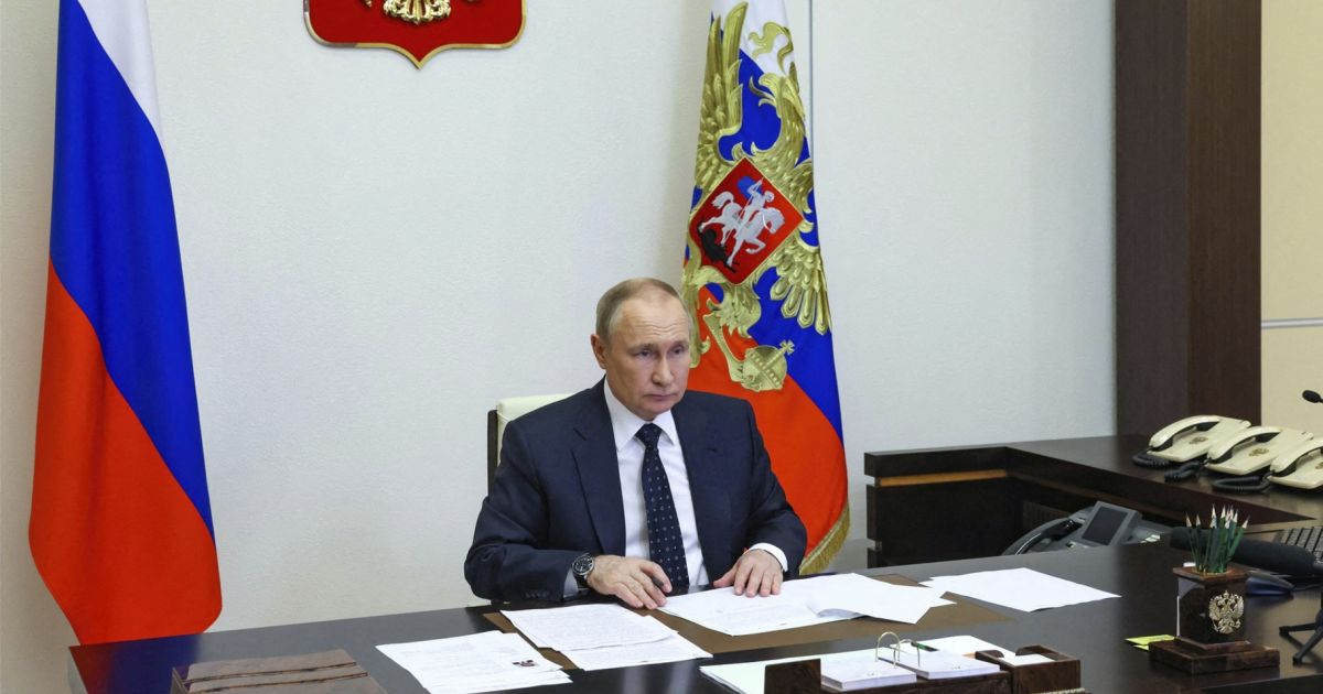 Vladimir Poutine (président de la Fédération de Russie), en visio avec le gouverneur de la