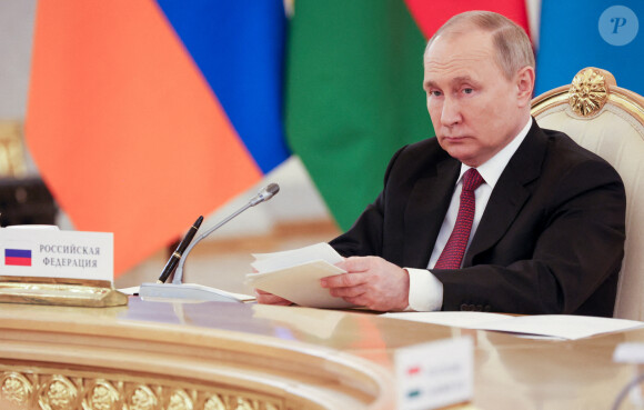Le président russe Vladimir Poutine reçoit les représentants de l'OTSC lors d'un sommet au Kremlin à Moscou, le 16 mai 2022.