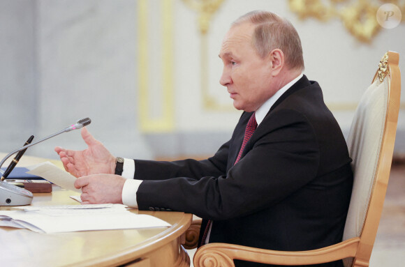 Le président russe Vladimir Poutine reçoit les représentants de l'OTSC lors d'un sommet au Kremlin à Moscou, le 16 mai 2022.