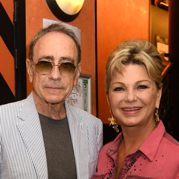 Exclusif - Alain Chamfort et Jeane Manson - Soirée du 20ème anniversaire de la chaîne Mélody TV à l'Olympia de Paris le 8 juin 2022. Depuis 20 ans, retrouvez les plus grands moments de la télévision dans des émissions de variétés incontournables, des concerts mythiques, des documentaires rares, des plages de clips collector. La chaîne Melody c'est aussi une expertise de la musique à travers ses émissions, les experts de la chanson française et internationale vous dévoilent les petits secrets des légendes de la musique. Melody a fait le choix éditorial de mettre en avant le patrimoine de la variété française, des premiers tubes d'une multitude d'artistes. © Coadic Guirec - Giancarlo Gorassini/Bestimage 