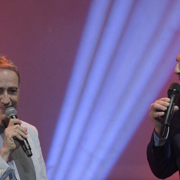 Exclusif - Alain Chamfort, Jean Pierre Pasqualini (Directeur des programmes de MELODY TV et animateur) - Soirée du 20ème anniversaire de la chaîne Mélody TV à l'Olympia de Paris le 8 juin 2022. Depuis 20 ans, retrouvez les plus grands moments de la télévision dans des émissions de variétés incontournables, des concerts mythiques, des documentaires rares, des plages de clips collector. La chaîne Melody c'est aussi une expertise de la musique à travers ses émissions, les experts de la chanson française et internationale vous dévoilent les petits secrets des légendes de la musique. Melody a fait le choix éditorial de mettre en avant le patrimoine de la variété française, des premiers tubes d'une multitude d'artistes. © Coadic Guirec - Giancarlo Gorassini/Bestimage 