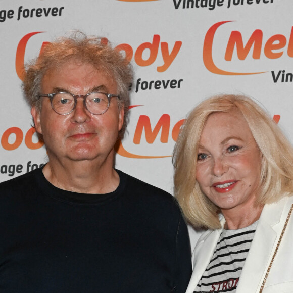 Dominique Besnehard et Michèle Torr - Photocall de la soirée du 20ème anniversaire de la chaîne Mélody TV à l'Olympia de Paris le 8 juin 2022. Depuis 20 ans, retrouvez les plus grands moments de la télévision dans des émissions de variétés incontournables, des concerts mythiques, des documentaires rares, des plages de clips collector. La chaîne Melody c'est aussi une expertise de la musique à travers ses émissions, les experts de la chanson française et internationale vous dévoilent les petits secrets des légendes de la musique. Melody a fait le choix éditorial de mettre en avant le patrimoine de la variété française, des premiers tubes d'une multitude d'artistes. © Coadic Guirec - Giancarlo Gorassini/Bestimage