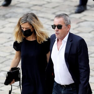 Christophe Dechavanne et sa compagne Elena Foïs lors de la cérémonie d'hommage national à Jean-Paul Belmondo à l'Hôtel des Invalides à Paris, France, le 9 septembre 2021. © Dominique Jacovides/Bestimage 