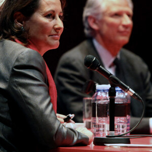 Ségolène Royal et Dominique de Villepin lors d'un débat organisé par Marianne et Libération à Grenoble le 28 janvier 2011