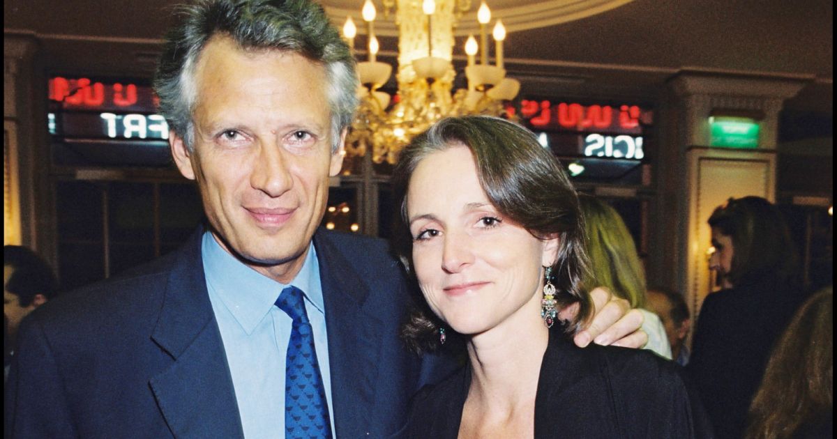 Dominique de Villepin et sa femme MarieLaure Le Guay au théâtre de Marigny en 2001 Purepeople