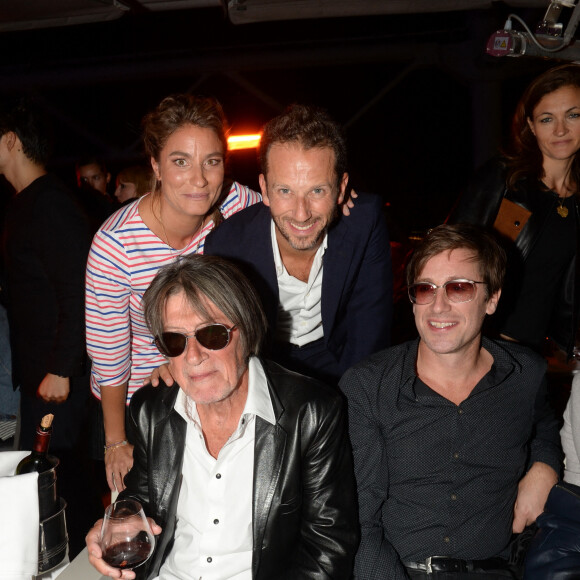 Laurent Milchior (gérant du groupe Etam) avec sa femme Stéphanie, Jacques Dutrons et son fils Thomas Dutronc - Soirée de la 9ème édition du "Etam Live Show" (Etam Lingerie) lors de la fashion week à Paris, le 27 septembre 2016. La marque Etam fête ses 100 ans en 2016. © Rachid Bellak/Bestimage 