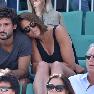 Laure Manaudou et Jérémy Frérot (du groupe Fréro Delavega) dans les tribunes lors de la finale des Internationaux de tennis de Roland-Garros à Paris, le 7 juin 2015.