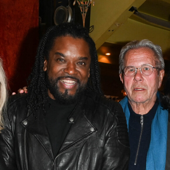 Chantal Ladesou, Anthony Kavanagh, Jean-Louis Debré et sa compagne Valérie Bochenek lors du dîner privé au bar de la Gaite à l'issue du spectacle - Anthony Kavanagh dans son nouveau spectacle "Happy" au théâtre de La Gaité Montparnasse à Paris le 6 avril 2022. © Coadic Guirec/Bestimage 