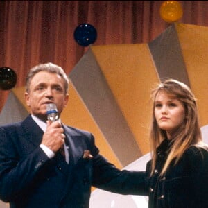 Jacques Martin et Vanessa Paradis sur le plateau de "L'école des fans" en octobre 1989. © Olivier Pascal via Bestimage