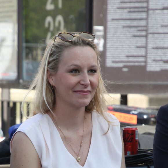 Marion Maréchal (enceinte) - Meeting du Candidat à la Présidentielle 2022 de Eric Zemmour sur la place du Trocadero à Paris le 27 mars 2022.