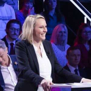 Exclusif - Marion Maréchal (enceinte) - Enregistrement de l'émission "Face à Baba diffusée en direct sur C8 le 23 mars 2022