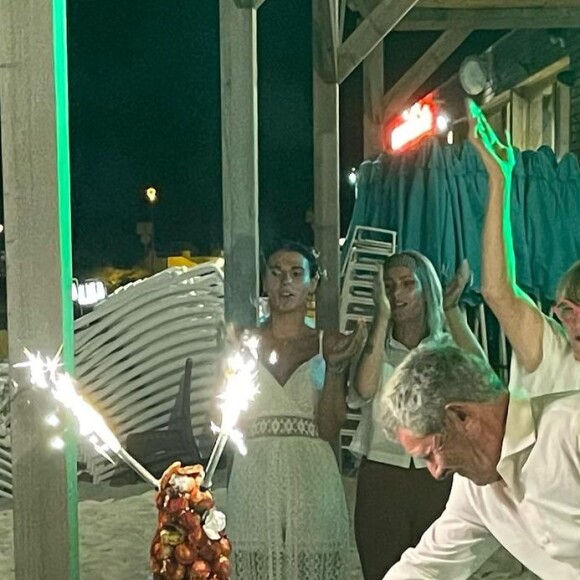 Christine Bravo a partagé cette photo de son mariage avec Stéphane Bachot, en Corse. Juin 2022. Instagram.