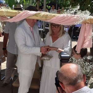 Christine Bravo a partagé cette photo de son mariage avec Stéphane Bachot, en Corse.