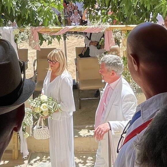 Christine Bravo a partagé cette photo de son mariage avec Stéphane Bachot, en Corse. Juin 2022. Instagram.