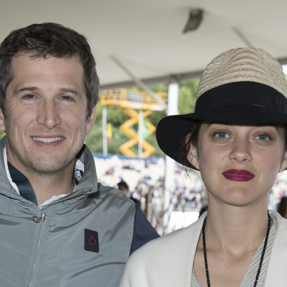 Guillaume Canet et sa compagne Marion Cotillard - Soirée au profit de l'Association "La Bonne étoile" de Laeticia Hallyday lors du 3ème Longines Paris Eiffel Jumping à la plaine de Jeux de Bagatelle à Paris le 1er juillet 2016 dans le Pavillon Eiffel du Longines Paris Eiffel Jumping décoré par Luxury Living. © Olivier Borde / Veeren / Bestimage