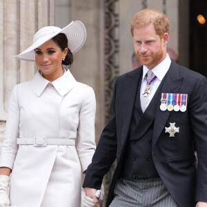 Le prince Harry, duc de Sussex, et Meghan Markle, duchesse de Sussex - Les membres de la famille royale et les invités à la sortie de la messe du jubilé, célébrée à la cathédrale Saint-Paul de Londres, Royaume Uni. 