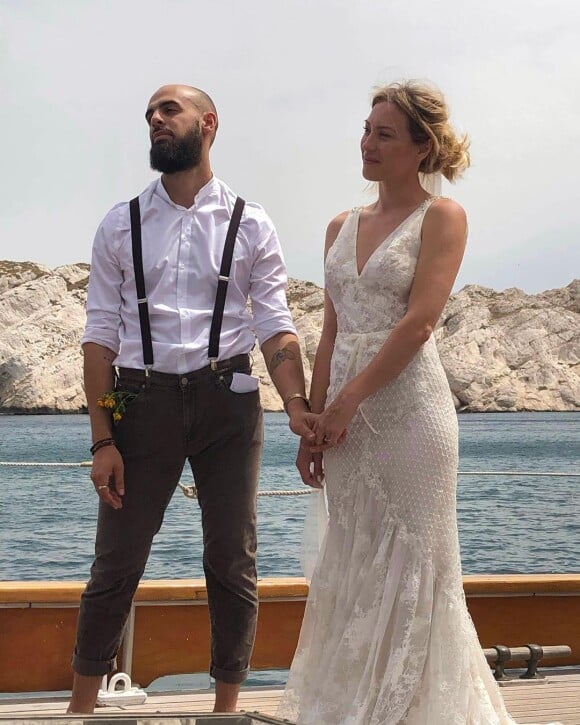 Julie Dommanget se marie avec son compagnon, le photographe Omar Larguèche, près de Marseille le 23 juillet 2021.