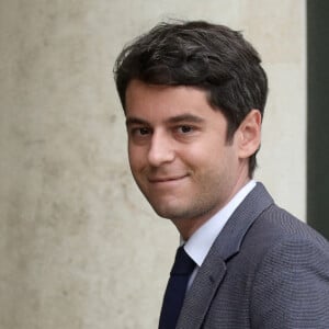 Gabriel Attal, ministre délégué chargé des Comptes publics arrive pour le premier conseil des ministres du gouvernement de la Première ministre, au palais de l'Elysée à Paris, France, le 23 mai 2022.