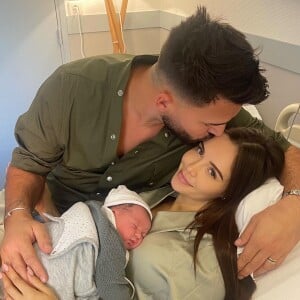 Nabilla et Thomas Vergara sont parents pour la deuxième fois. La belle a donné naissance à un petit garçon prénommé Leyann, rendant Milann grand frère.