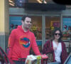 Exclusif - Rachel Bilson et son compagnon Bill Hader font des courses pour le réveillon du Nouvel an à Los Angeles, Californie, Etats-Unis, le 31 décembre 2019