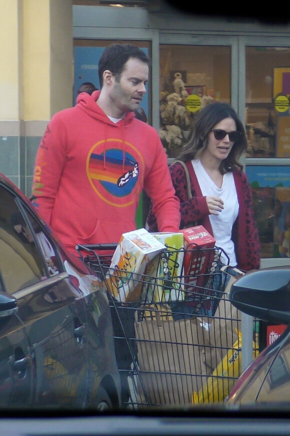 Exclusif - Rachel Bilson et son compagnon Bill Hader font des courses pour le réveillon du Nouvel an à Los Angeles, Californie, Etats-Unis, le 31 décembre 2019