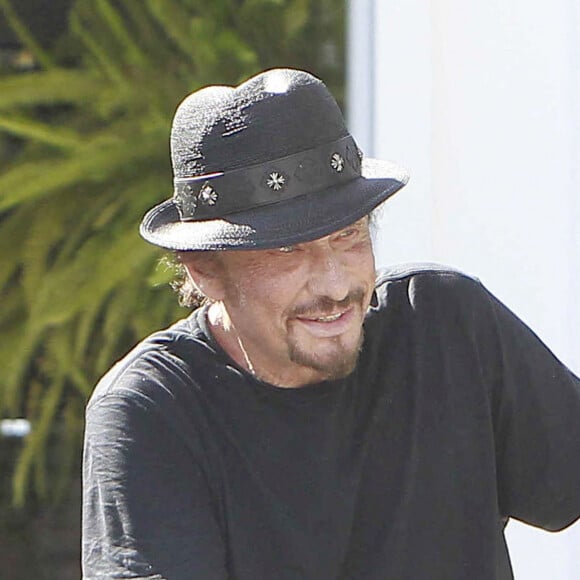 Johnny Hallyday devant sa maison à Pacific Palissades en 2012