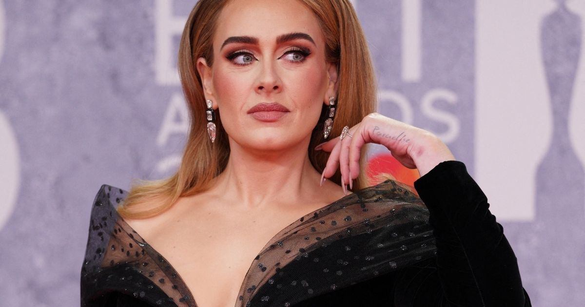 https://static1.purepeople.com/articles/3/49/31/83/@/7161178-la-chanteuse-adele-a-remporte-le-prix-du-opengraph_1200-2.jpg