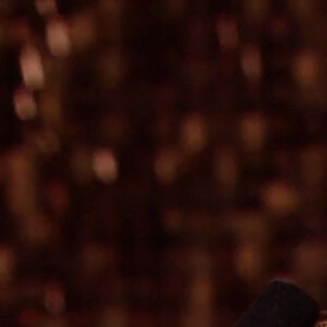 La chanteuse Adele interprète "I drink wine" sur la scène des Brit Awards 2022 à l'O2 à Londres.