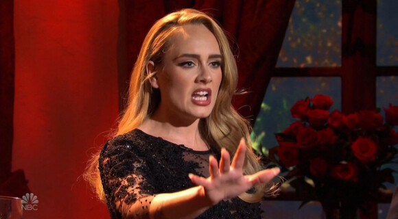 Adele très amaigrie et superbe dans l'émission Saturday Night Live à Los Angeles, le 24 octobre 2020.