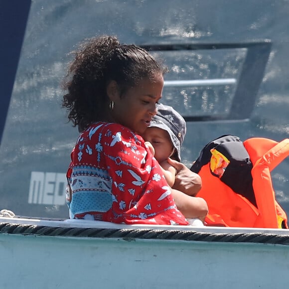 Matt Pokora et sa compagne Christina Milian et leur fils Isaiah sont allés déjeuner avec des amis au restaurant de plage Le Layet au Lavandou le 20 juillet 2020.