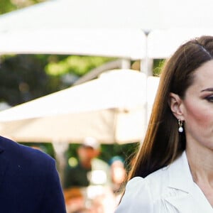 Le prince William, duc de Cambridge, lors d'une cérémonie multiconfessionnelle et de dépôt de couronnes au pied de la tour Grenfell à Londres, Royaume Uni, le 14 juin 2022, en souvenir de ceux qui sont morts dans l'incendie de la tour Grenfell le 14 juin 2018. 