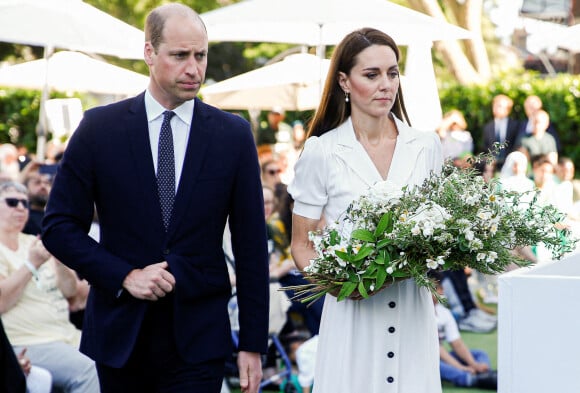 Le prince William, duc de Cambridge, lors d'une cérémonie multiconfessionnelle et de dépôt de couronnes au pied de la tour Grenfell à Londres, Royaume Uni, le 14 juin 2022, en souvenir de ceux qui sont morts dans l'incendie de la tour Grenfell le 14 juin 2018. 