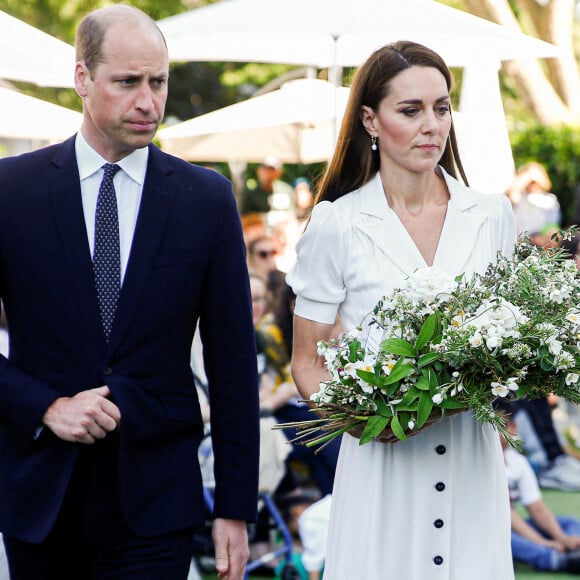 Le prince William, duc de Cambridge, lors d'une cérémonie multiconfessionnelle et de dépôt de couronnes au pied de la tour Grenfell à Londres, Royaume Uni, le 14 juin 2022, en souvenir de ceux qui sont morts dans l'incendie de la tour Grenfell le 14 juin 2018. 