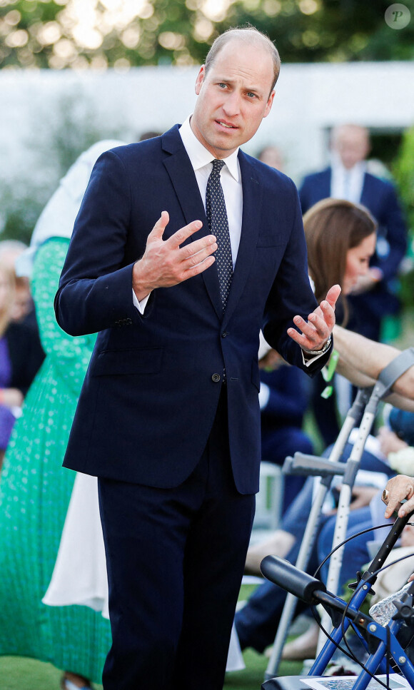 Le prince William, duc de Cambridge, lors d'une cérémonie multiconfessionnelle et de dépôt de couronnes au pied de la tour Grenfell à Londres, Royaume Uni, le 14 juin 2022, en souvenir de ceux qui sont morts dans l'incendie de la tour Grenfell le 14 juin 2018. 