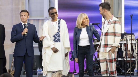 Brigitte Macron, rock et chic : veste en cuir, bottines et jean slim pour lancer la Fête de la musique