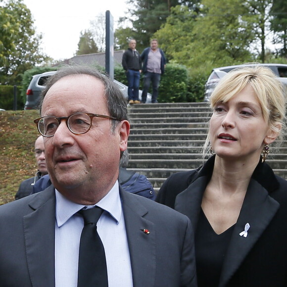 François Hollande et sa compagne Julie Gayet - Claude Chirac, son mari Frédéric Salat-Baroux et son fils Martin Rey-Chirac se sont rendus au musée du président Jacques Chirac de Sarran en Corrèze le 5 octobre 2019. Le conseil départemental de la Corrèze y organise une journée du souvenir et de l'amitié, à la mémoire de Jacques Chirac. Un hommage public, ouvert à tous, où un banquet attend les convives. Tête de veau, pommes du Limousin et fromage local sont au menu, en souvenir du coup de fourchette de Jacques Chirac et de son attachement au terroir corrézien. © Patrick Bernard/Bestimage