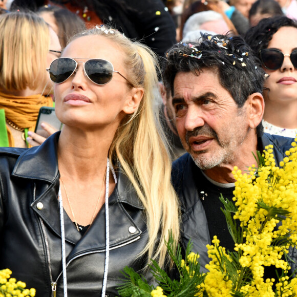 Adriana Karembeu Ohanian, son mari Aram et leur fille Nina - Première bataille de fleurs du Carnaval de Nice, place Masséna. © Bruno Bebert/Bestimage