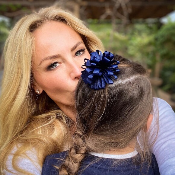 Adriana Karembeu avec sa fille Nina.