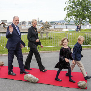 Le prince Haakon de Norvège, Le prince Albert II de Monaco, la princesse Charlene, le prince Jacques et la princesse Gabriella - Le prince Albert II de Monaco inaugure l'exposition l’exposition "Sailing the Sea of Science, Scientist and explorer. Prince Albert Ier and the early norwegian exploration of Svalbard " au Fram Museum à Oslo le 22 juin 2022.