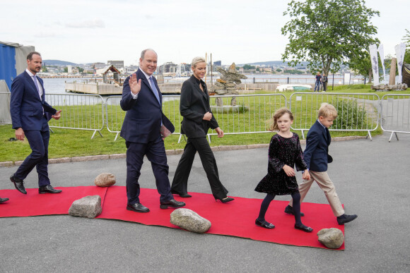 Le prince Haakon de Norvège, Le prince Albert II de Monaco, la princesse Charlene, le prince Jacques et la princesse Gabriella - Le prince Albert II de Monaco inaugure l'exposition l’exposition "Sailing the Sea of Science, Scientist and explorer. Prince Albert Ier and the early norwegian exploration of Svalbard " au Fram Museum à Oslo le 22 juin 2022.