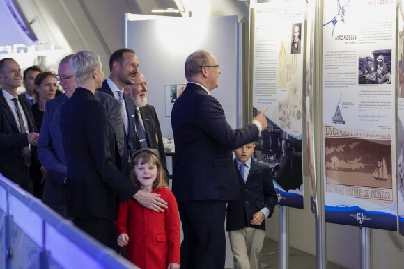 Le prince Haakon de Norvège, Le prince Albert II de Monaco, la princesse Charlene, le prince Jacques et la princesse Gabriella - Le prince Albert II de Monaco inaugure l'exposition l’exposition "Sailing the Sea of Science, Scientist and explorer. Prince Albert Ier and the early norwegian exploration of Svalbard " au Fram Museum à Oslo le 22 juin 2022.