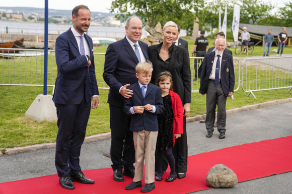 Le prince Haakon de Norvège, Le prince Albert II de Monaco, la princesse Charlene, le prince Jacques et la princesse Gabriella - Le prince Albert II de Monaco inaugure l'exposition l’exposition "Sailing the Sea of Science, Scientist and explorer. Prince Albert Ier and the early norwegian exploration of Svalbard " au Fram Museum à Oslo le 22 juin 2022.