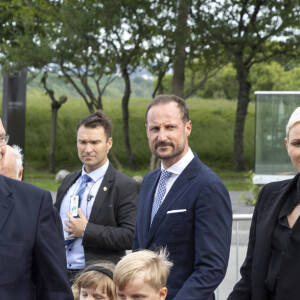 Le prince Haakon de Norvège, le prince Albert II de Monaco, la princesse Charlene, le prince Jacques et la princesse Gabriella - Le prince Albert II de Monaco inaugure l'exposition l’exposition "Sailing the Sea of Science, Scientist and explorer. Prince Albert Ier and the early norwegian exploration of Svalbard " au Fram Museum à Oslo le 22 juin 2022."