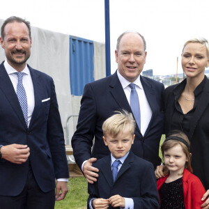 Le prince Haakon de Norvège, le prince Albert II de Monaco, la princesse Charlene, le prince Jacques et la princesse Gabriella - Le prince Albert II de Monaco inaugure l'exposition l’exposition "Sailing the Sea of Science, Scientist and explorer. Prince Albert Ier and the early norwegian exploration of Svalbard " au Fram Museum à Oslo le 22 juin 2022.